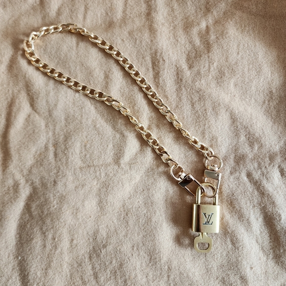 LV Lock & Key #303 - Picture 5 of 5